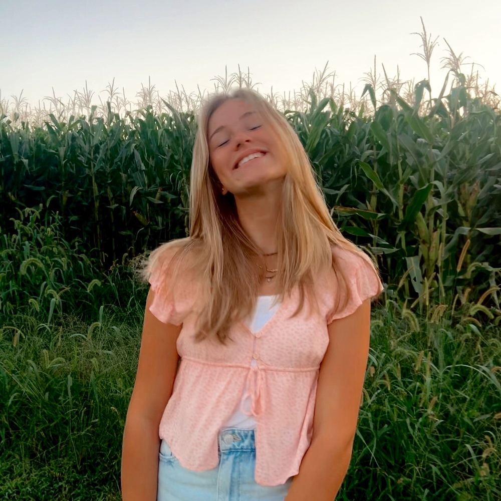 Meet your Posher, Alyssa